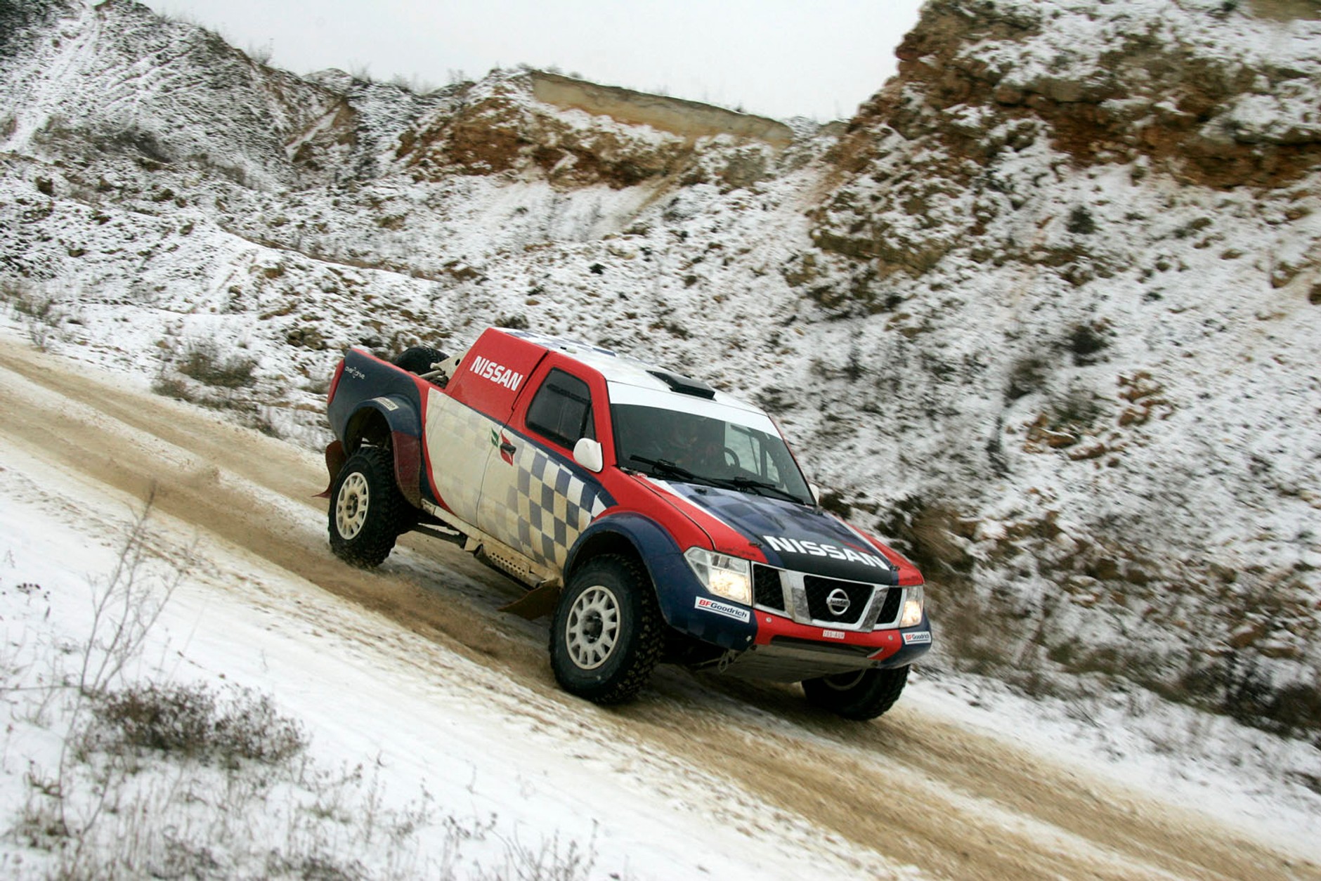 Rajd Dakar 2011: Nani Roma w Nissanie Krzysztofa Hołowczyca (galeria Rallyworld©Willy Weyens)