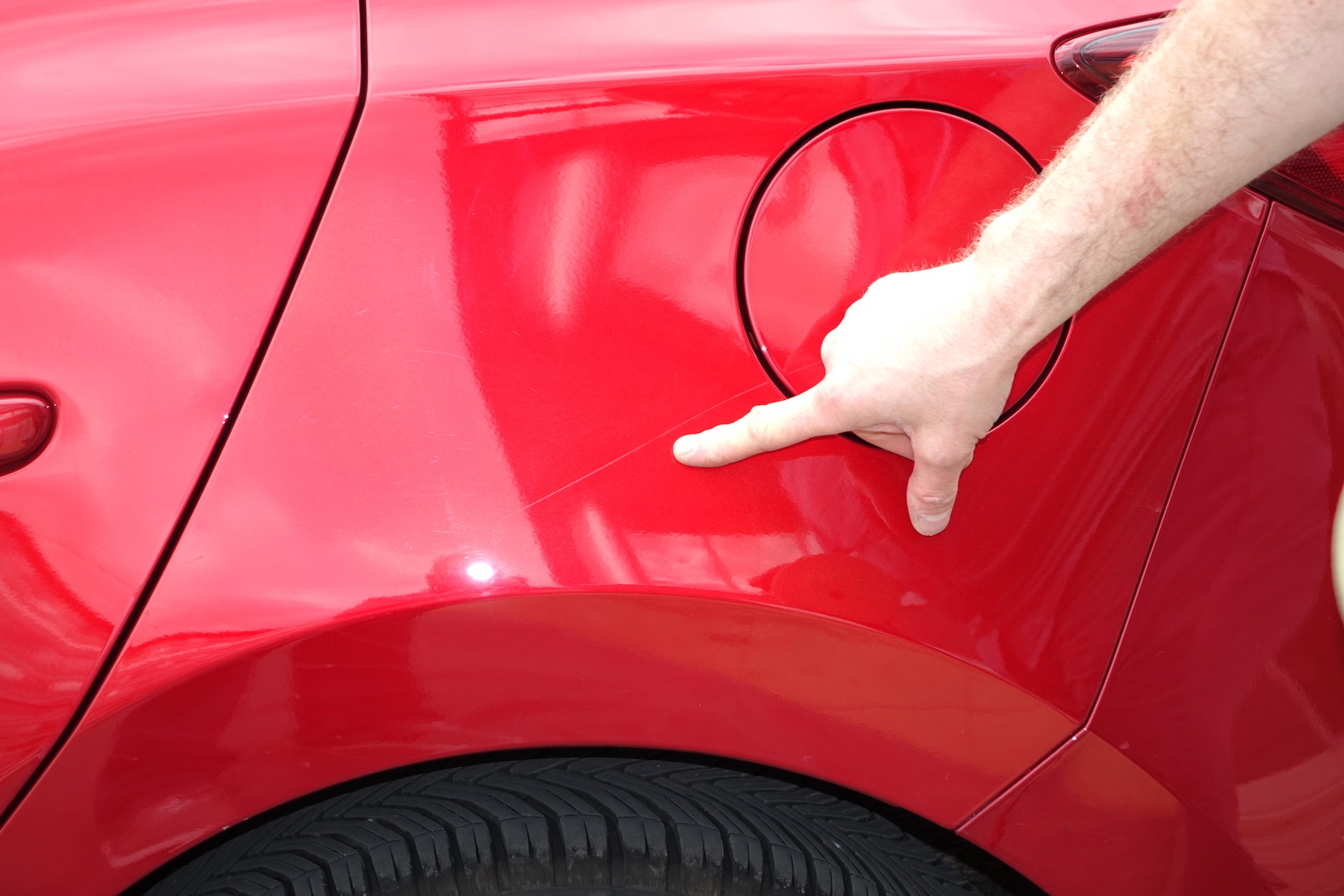 Klienci próbują niekiedy zwalać na warsztat winę za wcześniejsze uszkodzenia pojazdu. Serwisy coraz częściej dokumentują stan przyjmowanych pojazdów na zdjęciach.