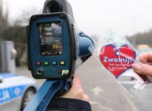 Walentynkowa akcja policji: "Zwolnij. Jak kocha, to poczeka"