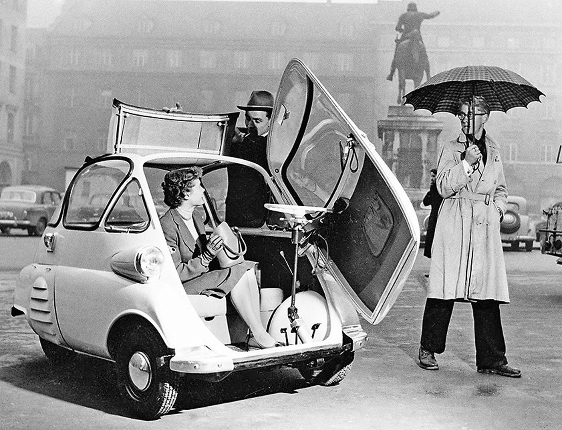 Rok 1955 - drzwi z kierownicą