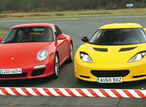 Porsche 911 kontra Lotus Evora: uliczne wyścigówki na start