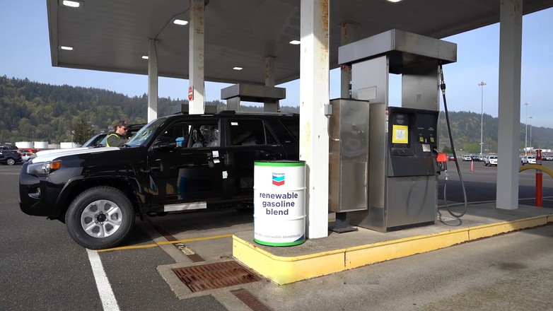 Toyota i Chevron stworzyły nową niskoemisyjną benzynę