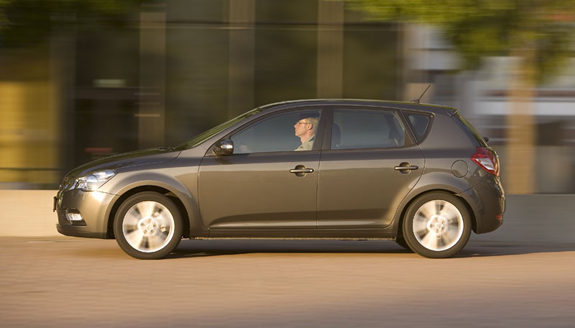 Kia cee´d 2010: pierwsze wrażenia z jazdy