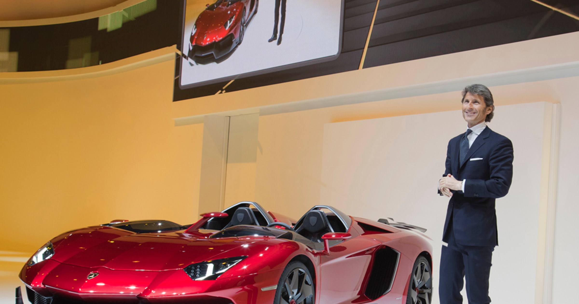 Lamborghini Aventador J: drogowy myśliwiec