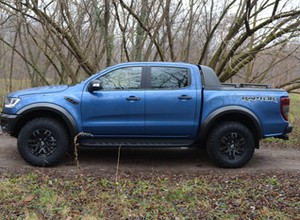 Ford Ranger Raptor – pick-up na sterydach