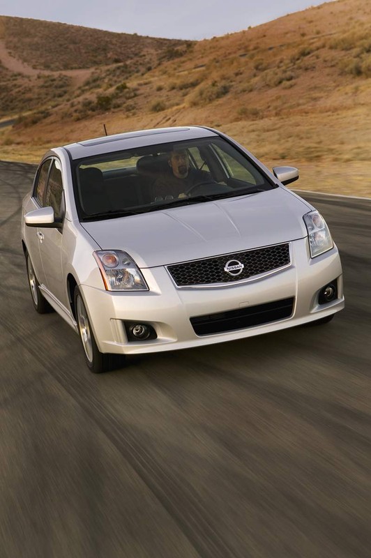 Nissan Sentra SE-R – kompaktowy i drapieżny
