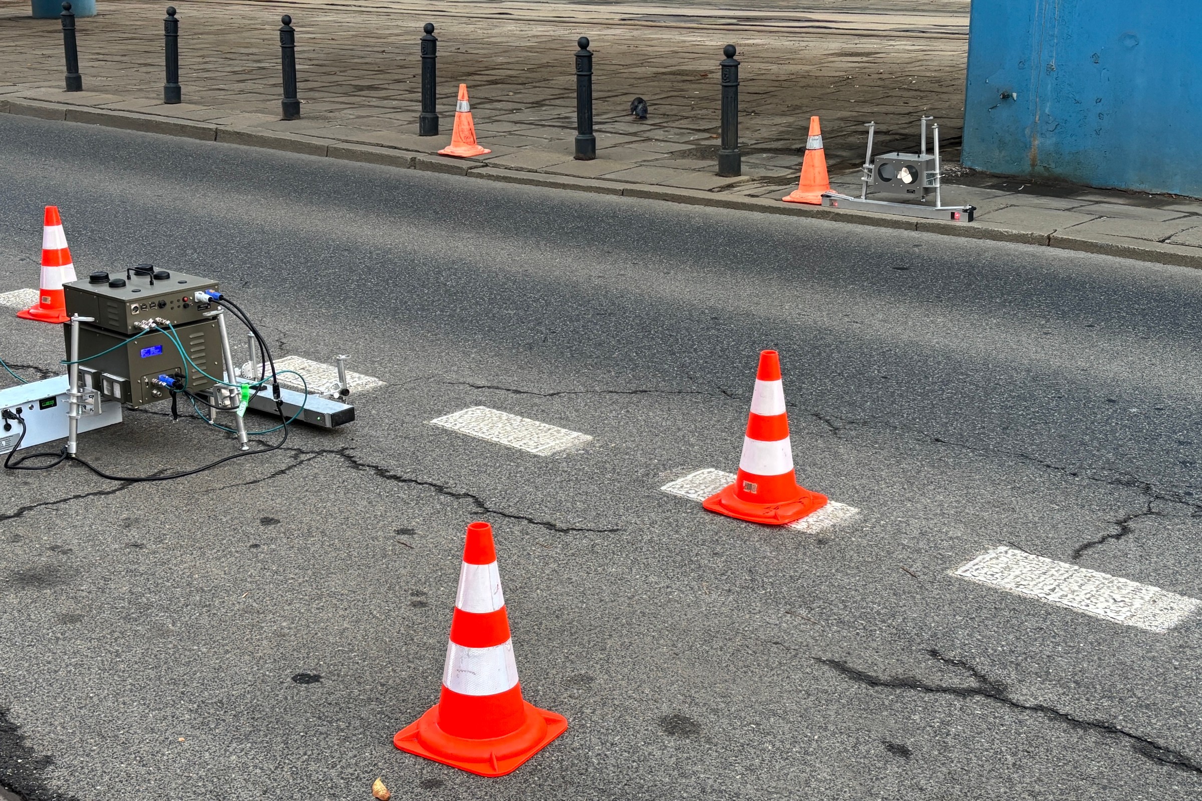 Ruszyły zdalne pomiary spalin w Warszawie. Auto przejeżdża i wszystko jest jasne