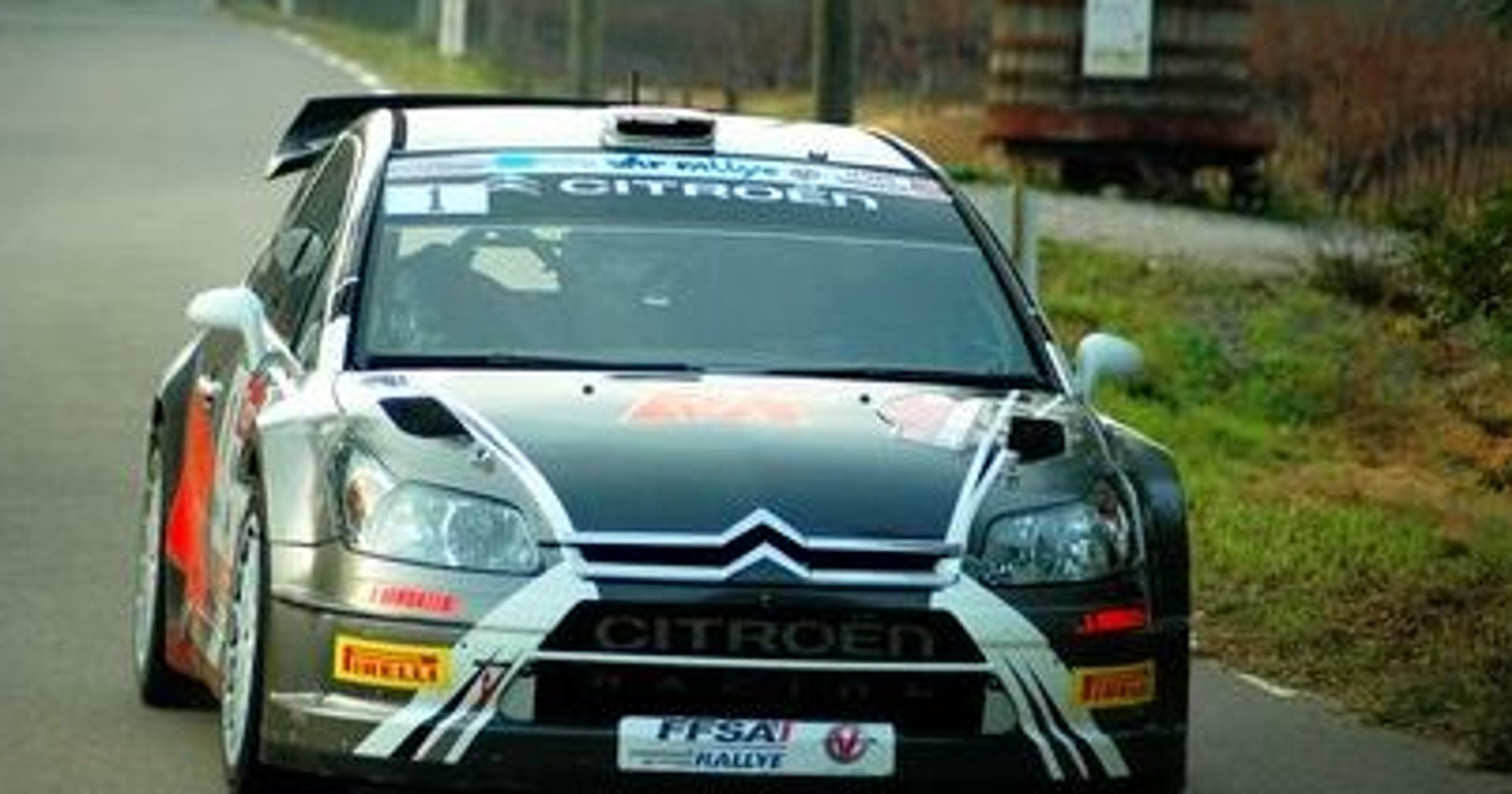 Rallye du Var 2012: Kubica na drzewie i w płomieniach