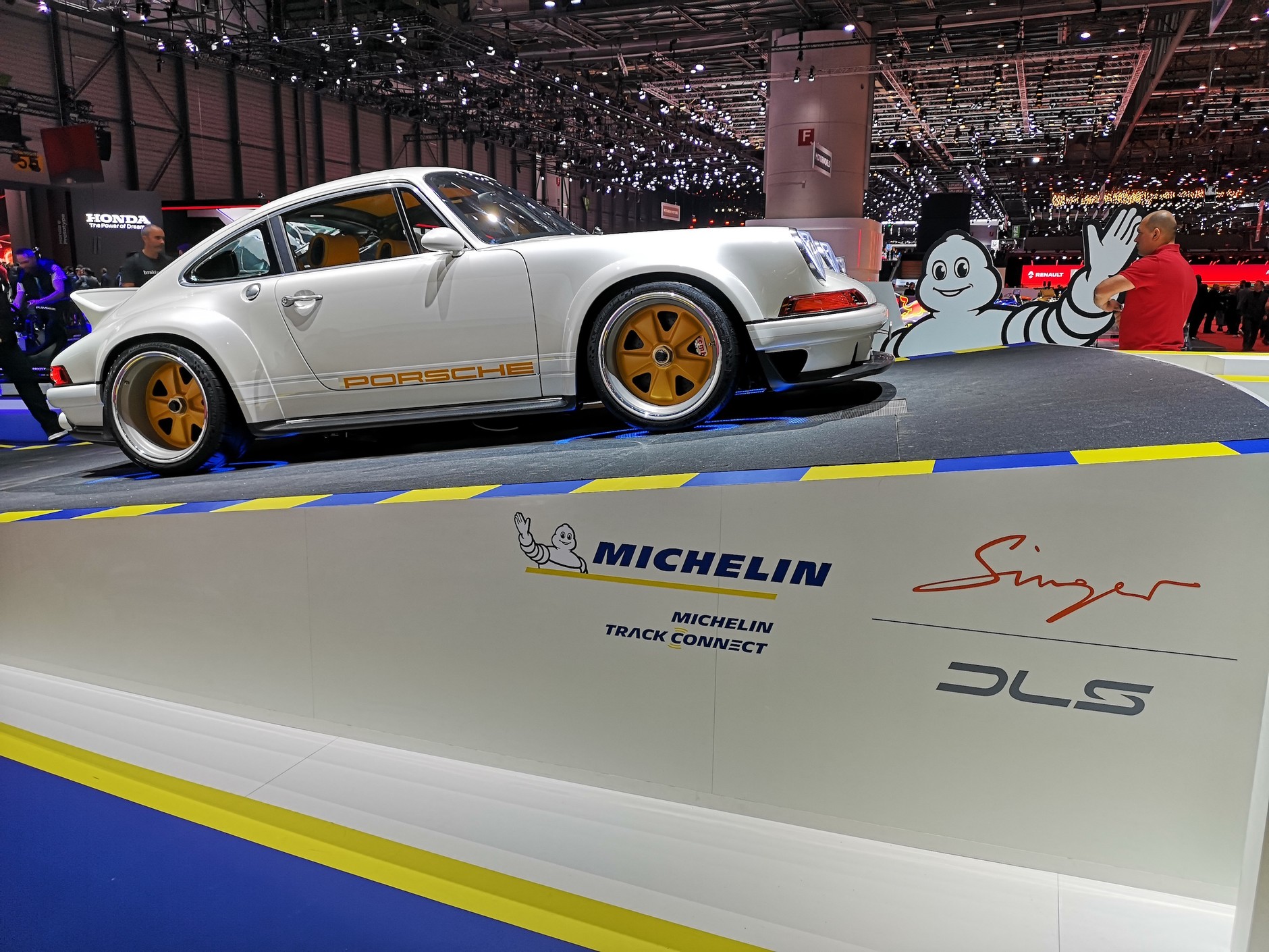 Stoisko Michelin podczas Geneva Motor Show 2019