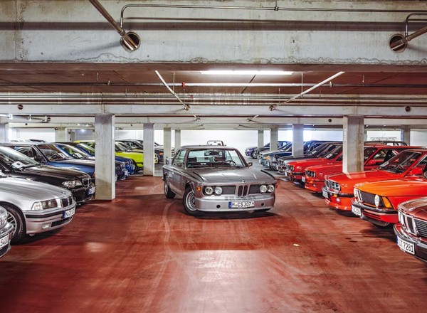 Weszli do skarbca BMW. Ponad 1200 wyjątkowych pojazdów pod jednym dachem