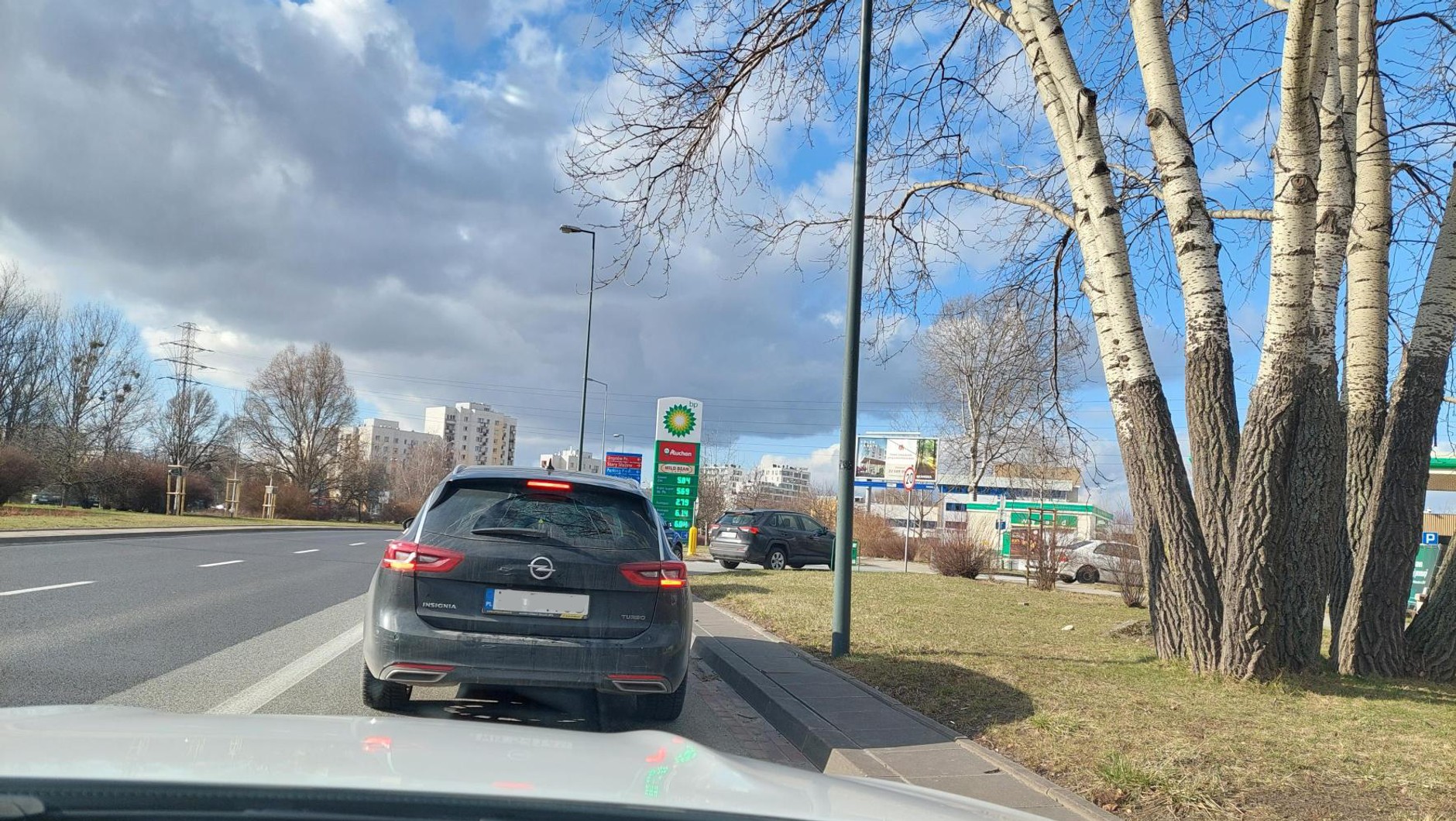 Kolejki na stacjach paliw, braki paliwa w dystrybutorach – takie sytuacje nie zdarzały się w Polsce od lat 80., do czasu Rosyjskiej agresji na Ukrainę