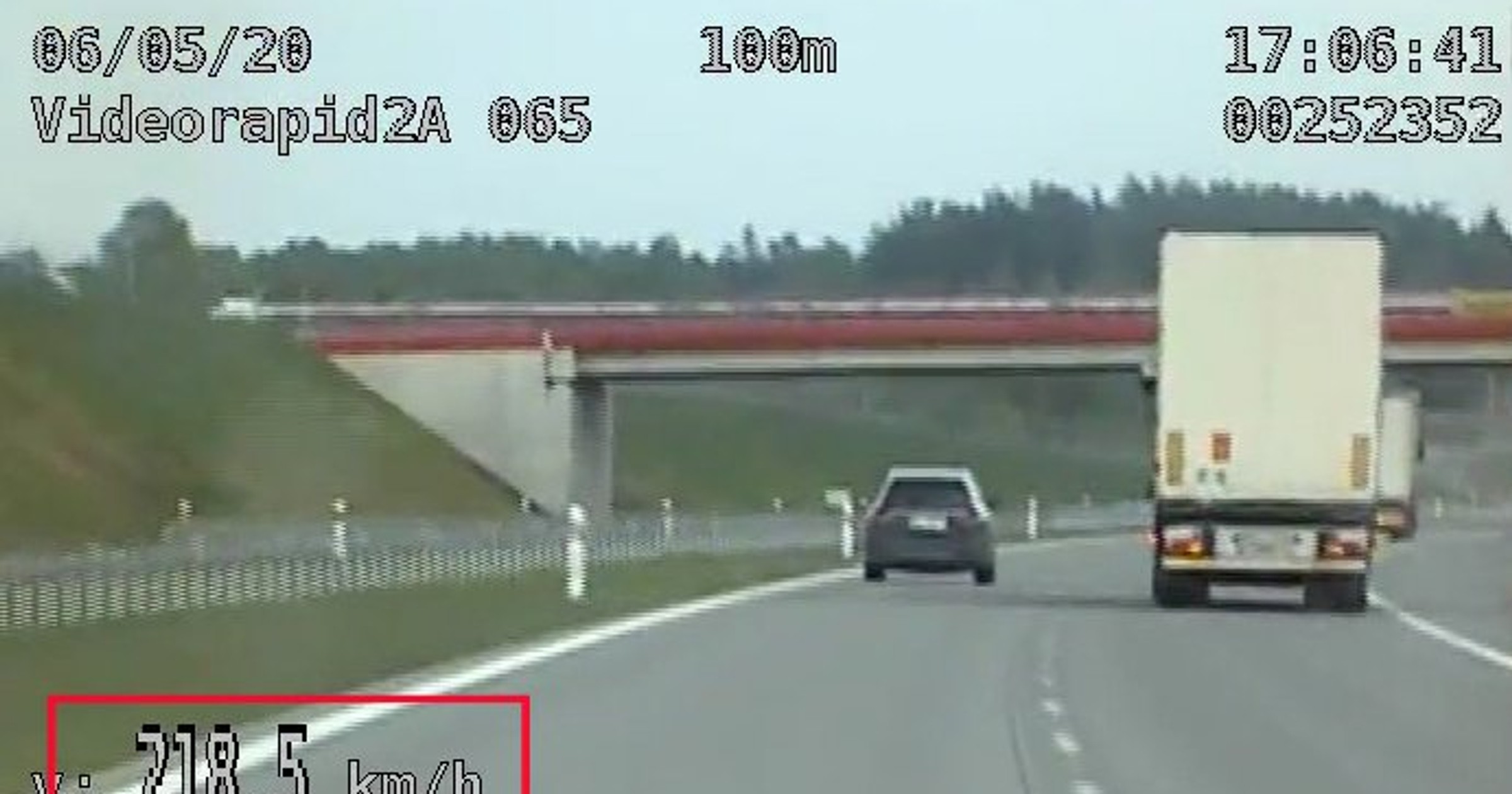 Zbyt szybka jazda po autostradzie