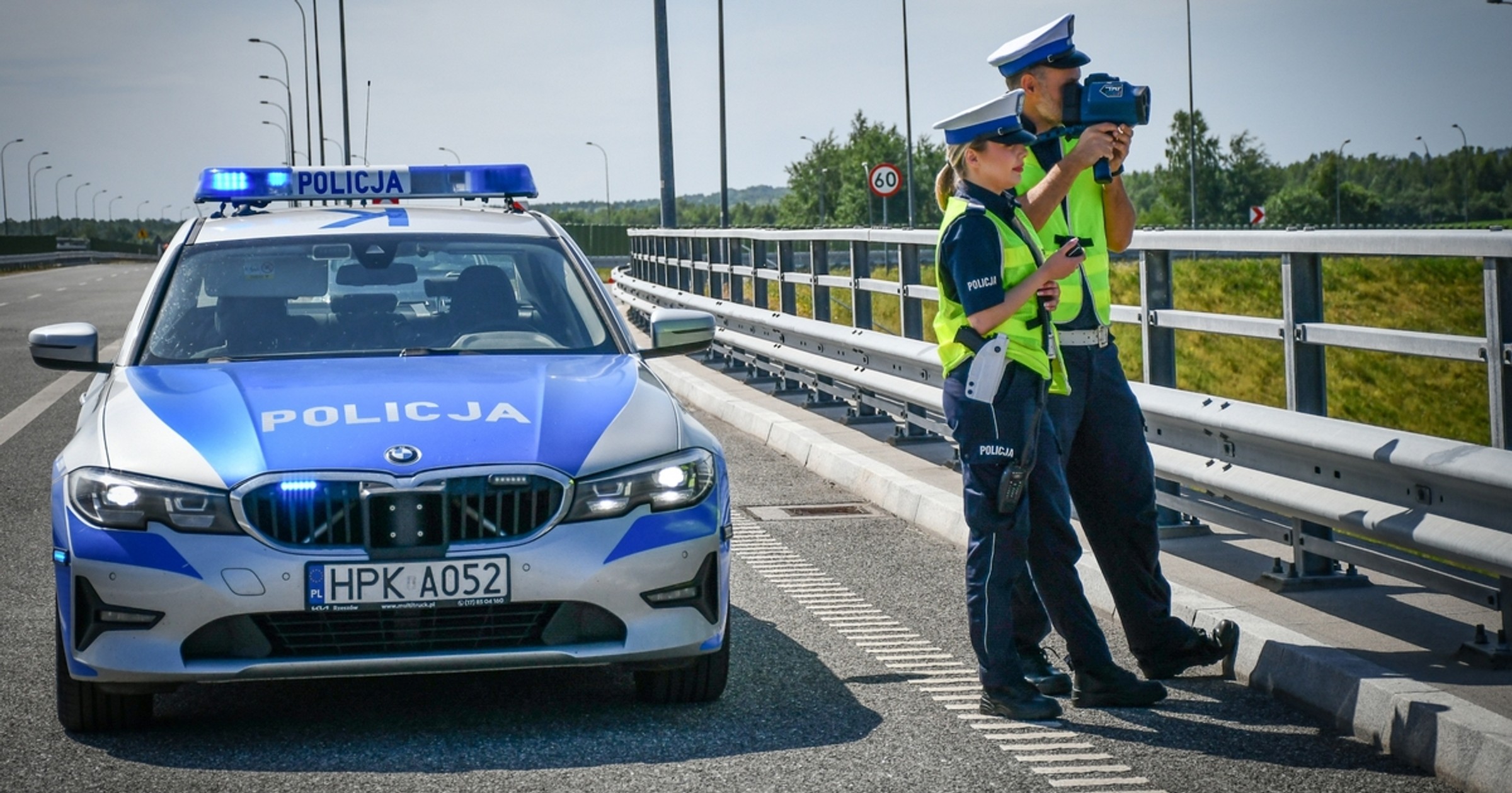 Policyjna kontrola z wiaduktu
