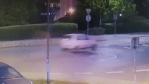 Przeleciał przez rondo. Kierowca matiza nie uniknie surowej kary [Nagranie]