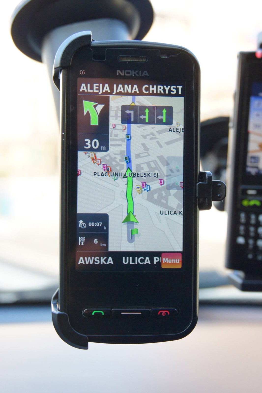 Nawigacja w telefonie? Sprawdziliśmy, która jest najlepsza