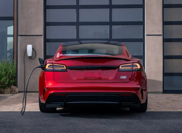 Tesla nagle usunęła z konfiguratora topowe modele. Modele X i S zniknęły z Europy