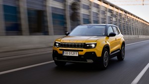 Jeep Avenger z rocznika 2024. Producent dodał nowy silnik