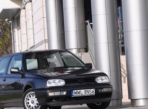 Szukamy auta dla młodego kierowcy: pierwszy samochód – dobry, tani, z charakterem