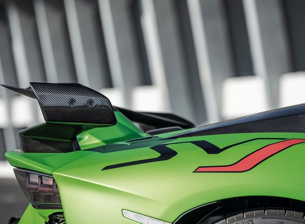 Artysta pomalował swoje Lamborghini Aventador SVJ. Gdzieś już to widzieliśmy