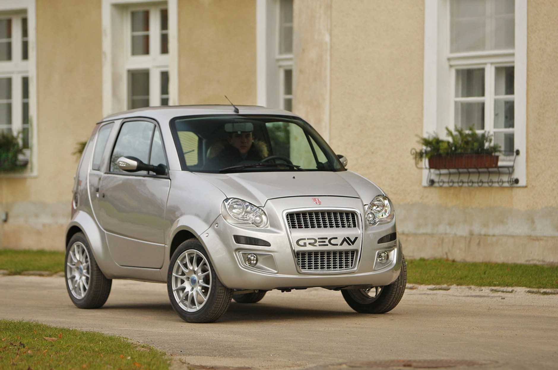 Grecav Sonique: mikrus dla nastolatków