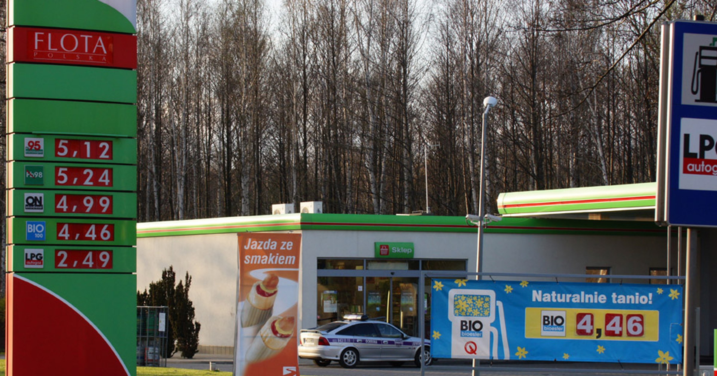 Jak jeździć taniej? Szukamy najtańszego paliwa