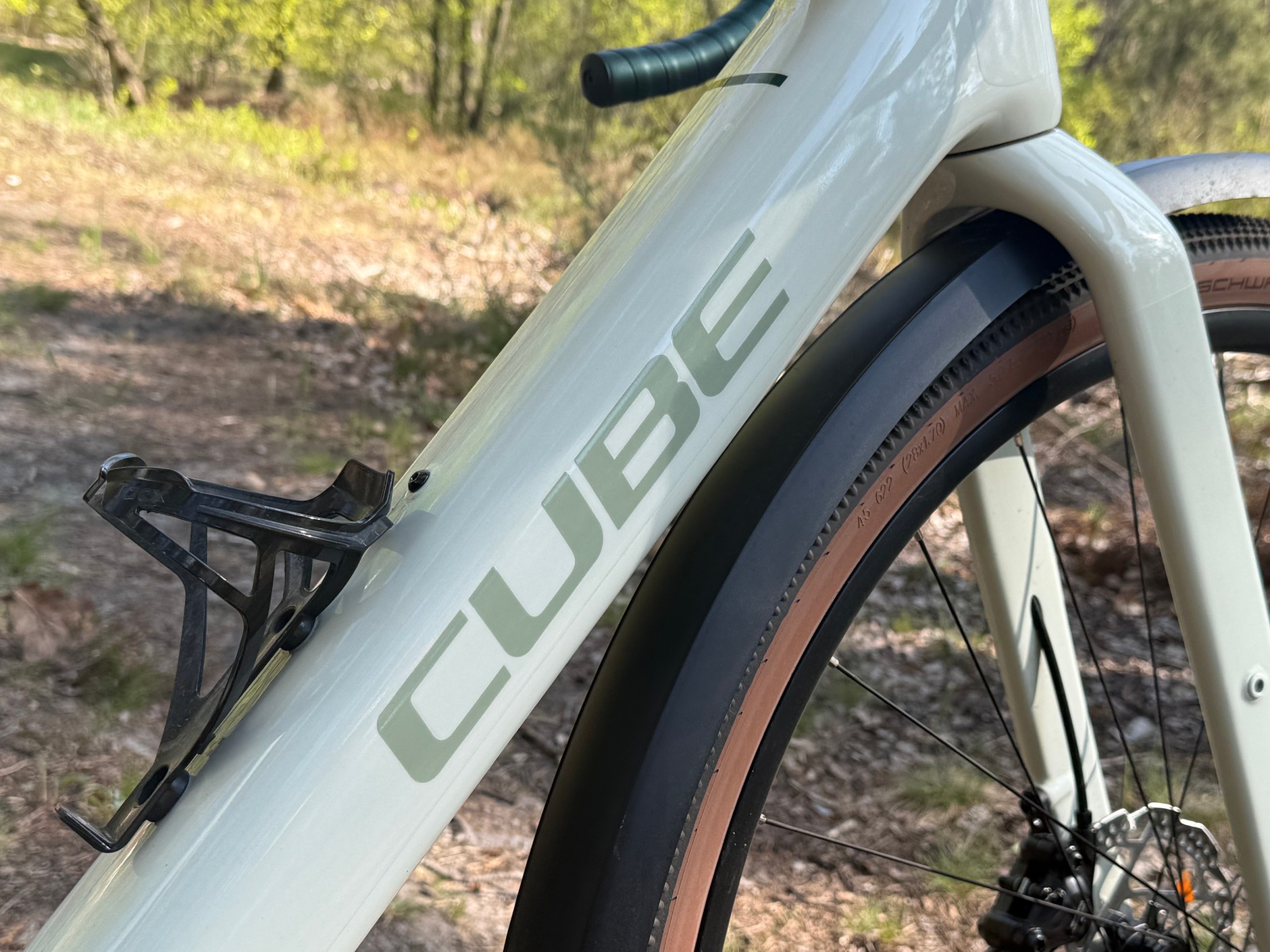 Bateria jest zabudowana w ramie – nie wyjmuje się jej