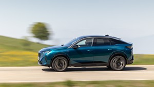 Dwa topowe SUV-y z Francji już w Polsce. Peugeot podał ceny 325-konnych 3008 i 5008