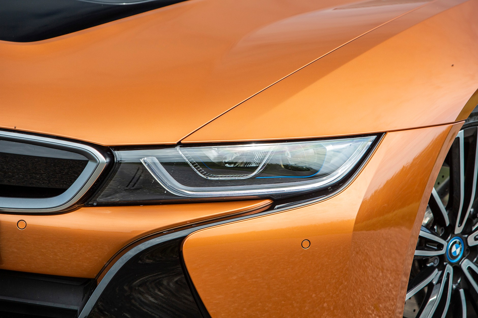 Test BMW i8 Roadster - futurystycznie i luksusowo