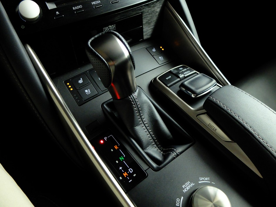 Lexus IS 200t
