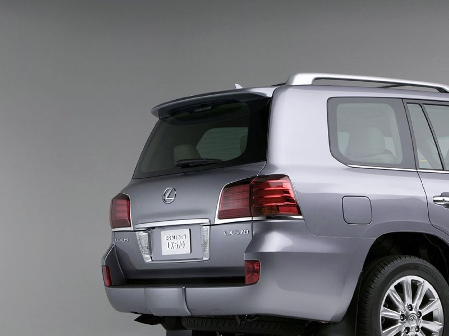 Lexus LX 570 nowa kreacja na temat Land Cruisera