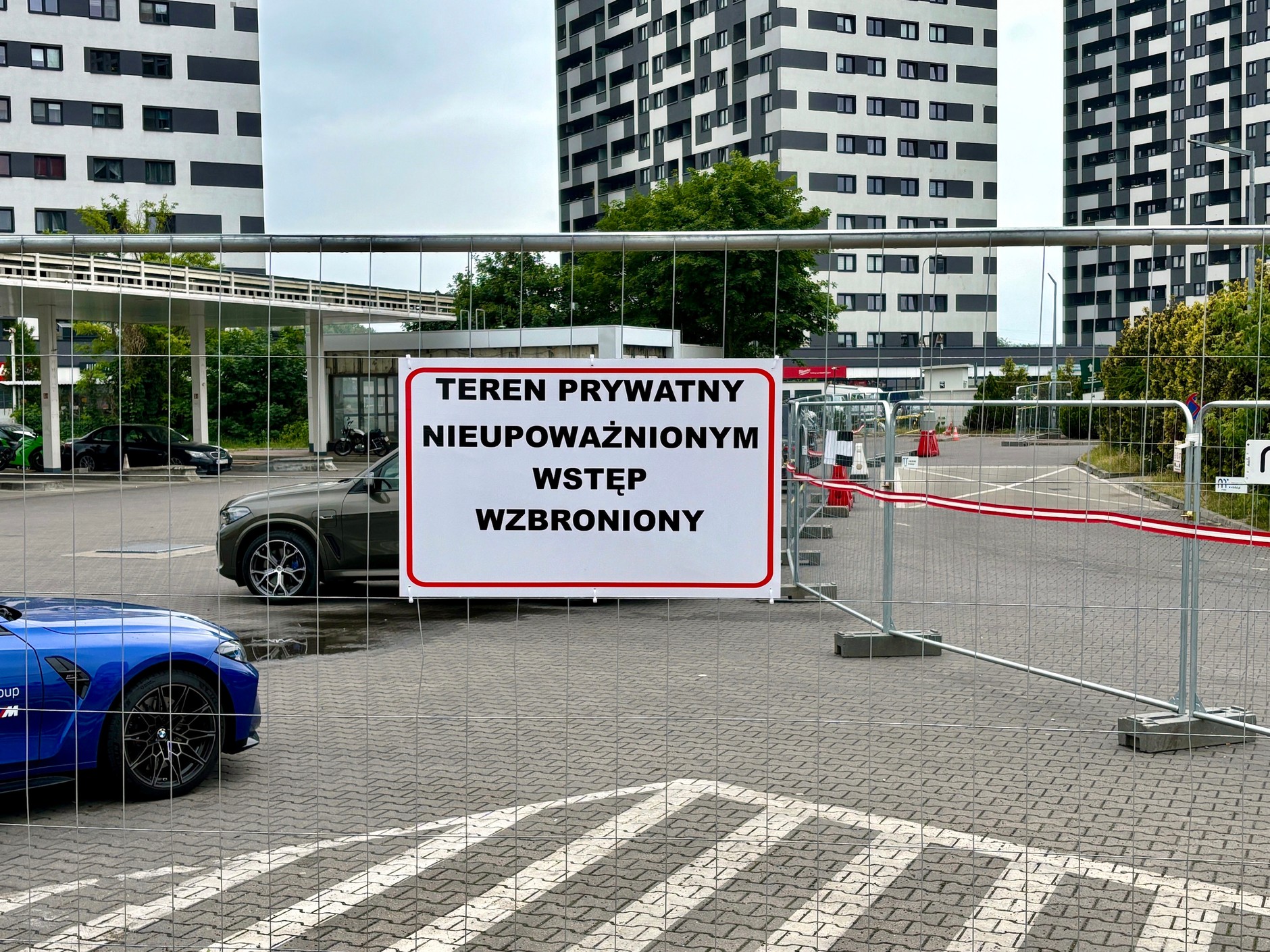 Likwidowana stacja paliw Shell przy ul. Ostrobramskiej w Warszawie