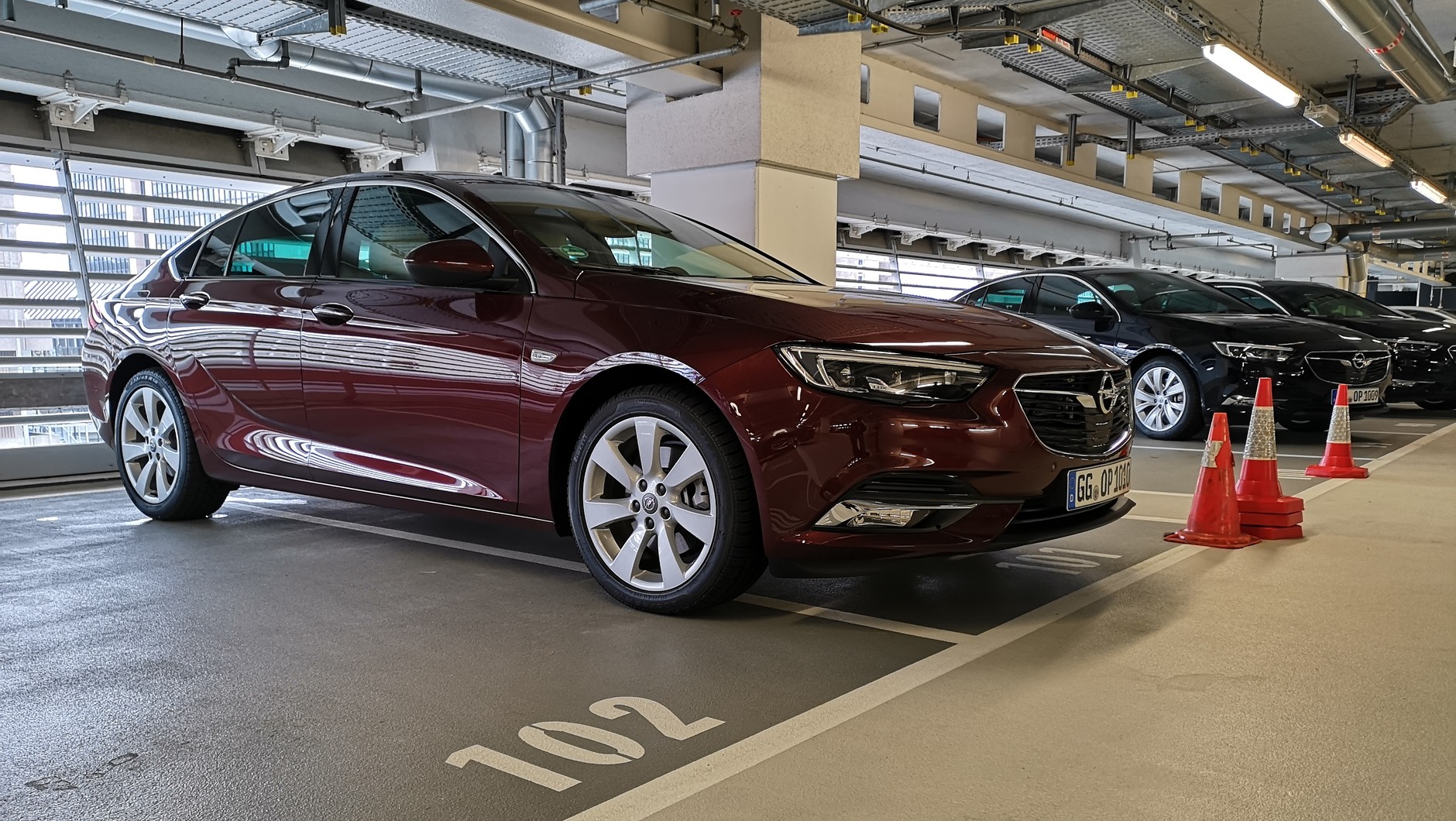 Opel Multimedia Navi Pro w standardzie tylko najbogatszej wersji Insigni. W pozostałych 5700 zł dopłaty