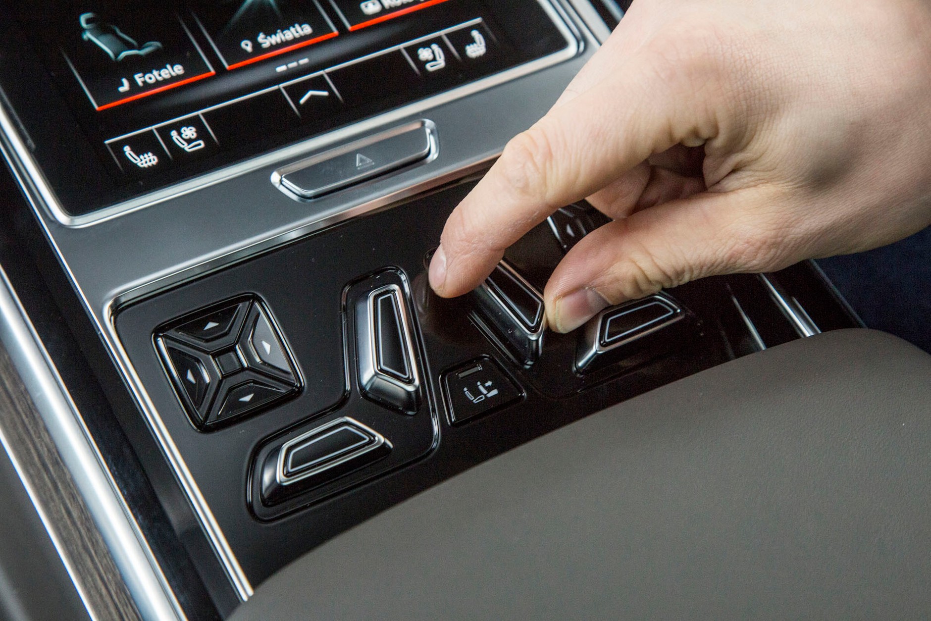 Audi A8 L 55 TFSI quattro - dotyk luksusu