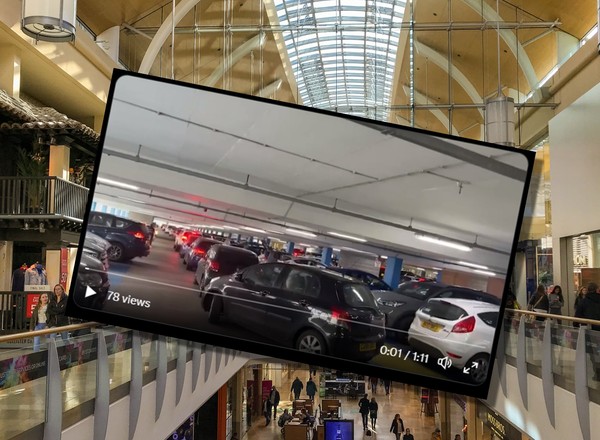 Świąteczny chaos w centrum handlowym. Kierowcy utknęli na piętrowym parkingu na kilka godzin [WIDEO]
