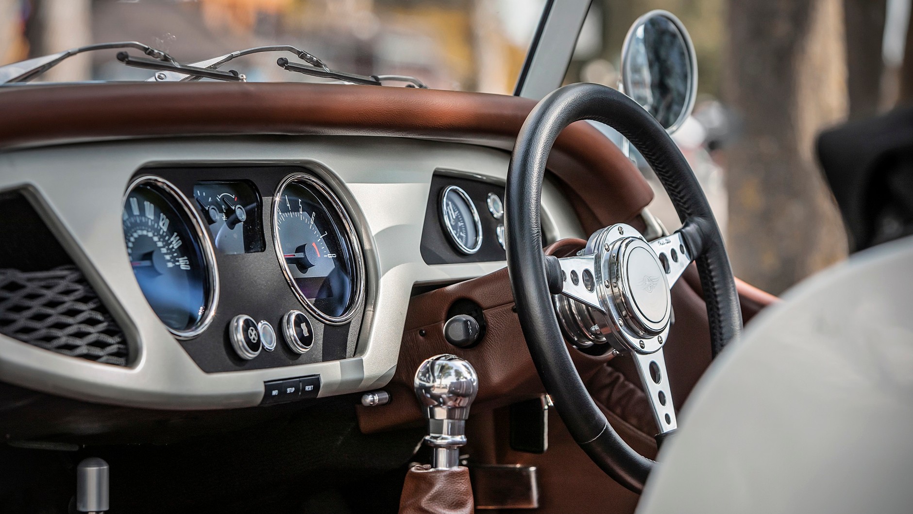 Poprzedni wygląd deski rozdzielczej Morgana Roadster