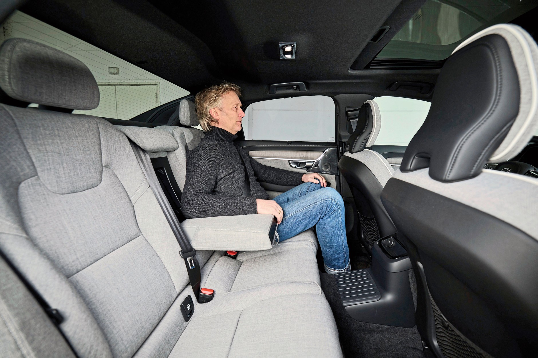 Mercedes E 400 e kontra Volvo S90 T8