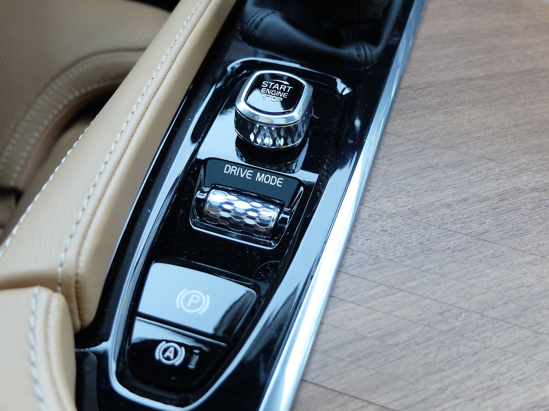 Volvo S90 T6 AWD - stylowo, szybko i wygodnie