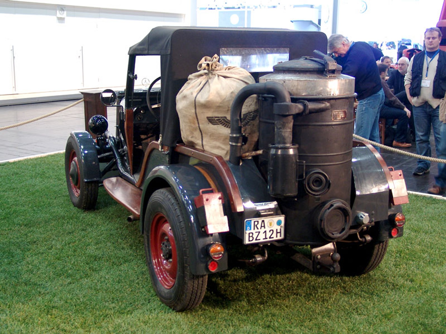 AMI/AMITEC 2008: drzewo na kryzys paliwowy (fotogaleria)