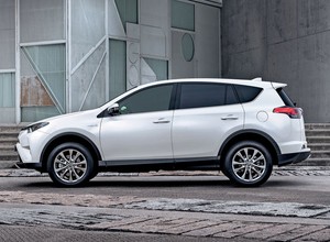 Toyoty Land Cruiser i RAV4 - uwaga na ryzyko pożaru
