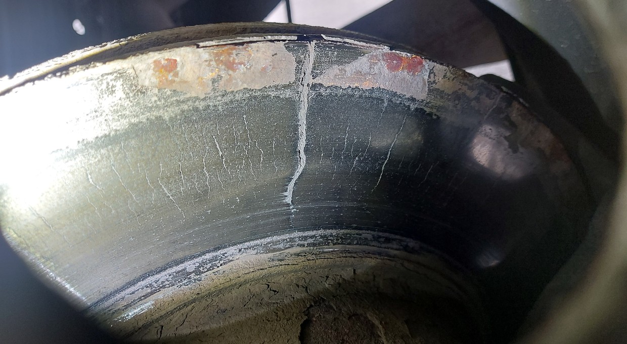 Diagnosta może mieć problemy. Osiem dni od badania technicznego popękały tarcze. Dwie!
