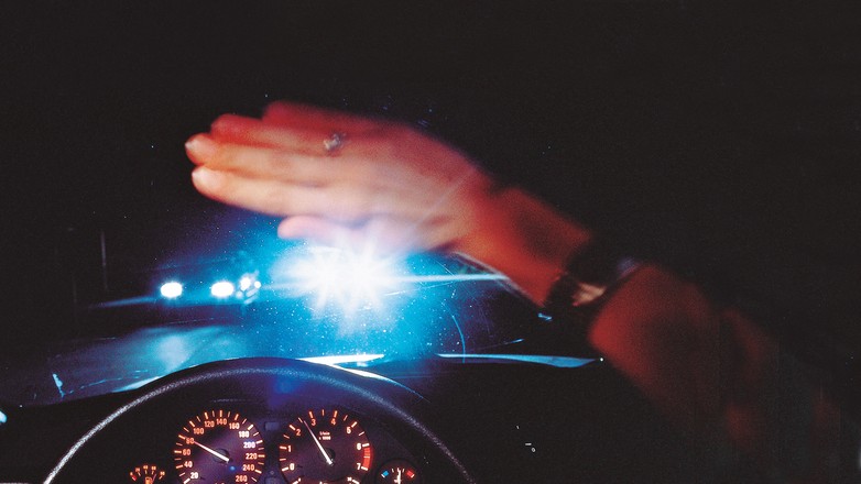 Oślepianie światłami samochodowymi