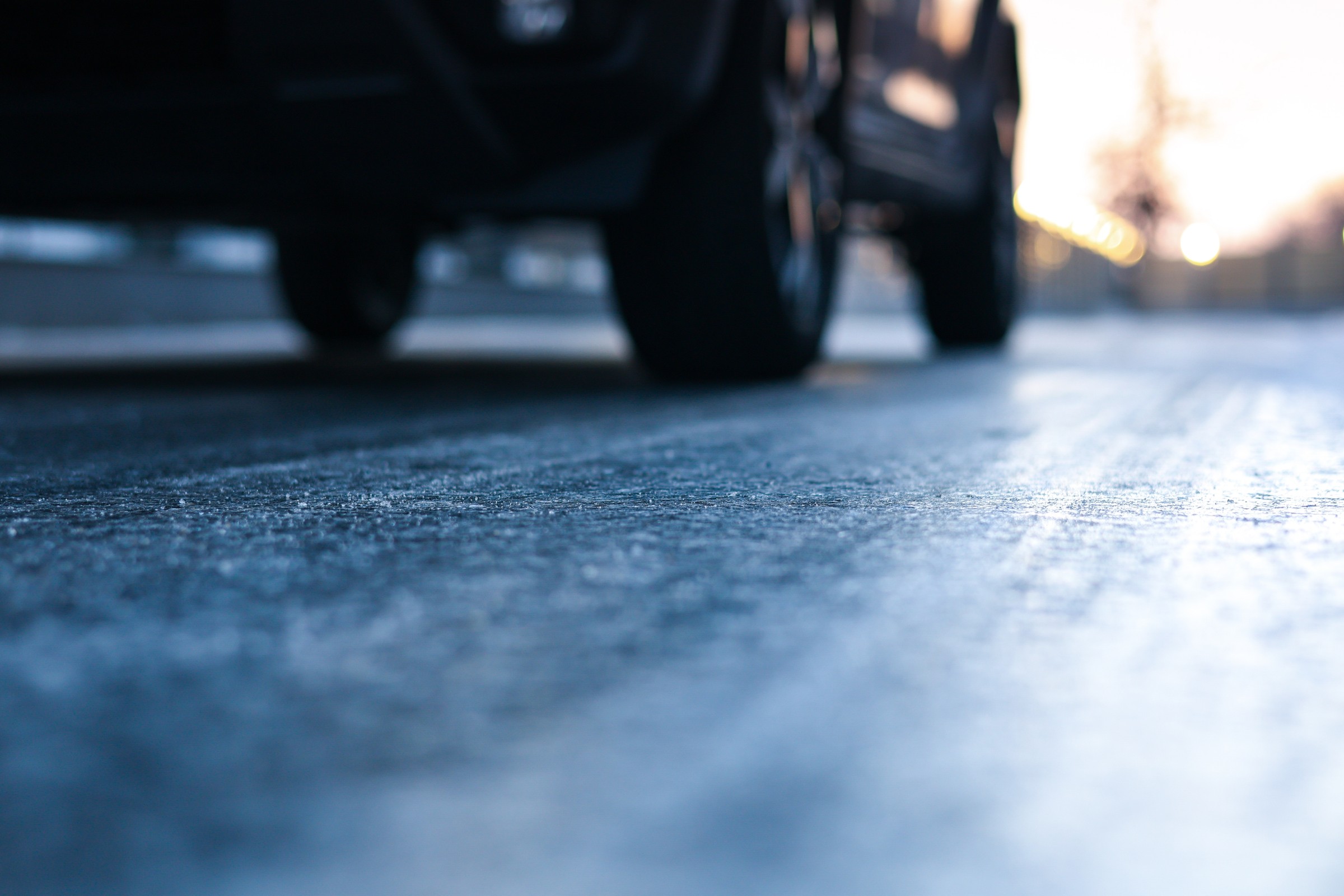 Jaka jest droga hamowania ze 100 km na godz. na lodzie? I tak nie uwierzysz...