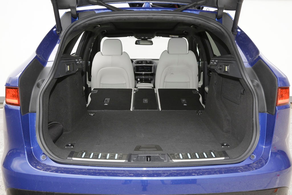 Jaguar F-Pace 3.0 TDV6 AWD - sportowy w każdym calu