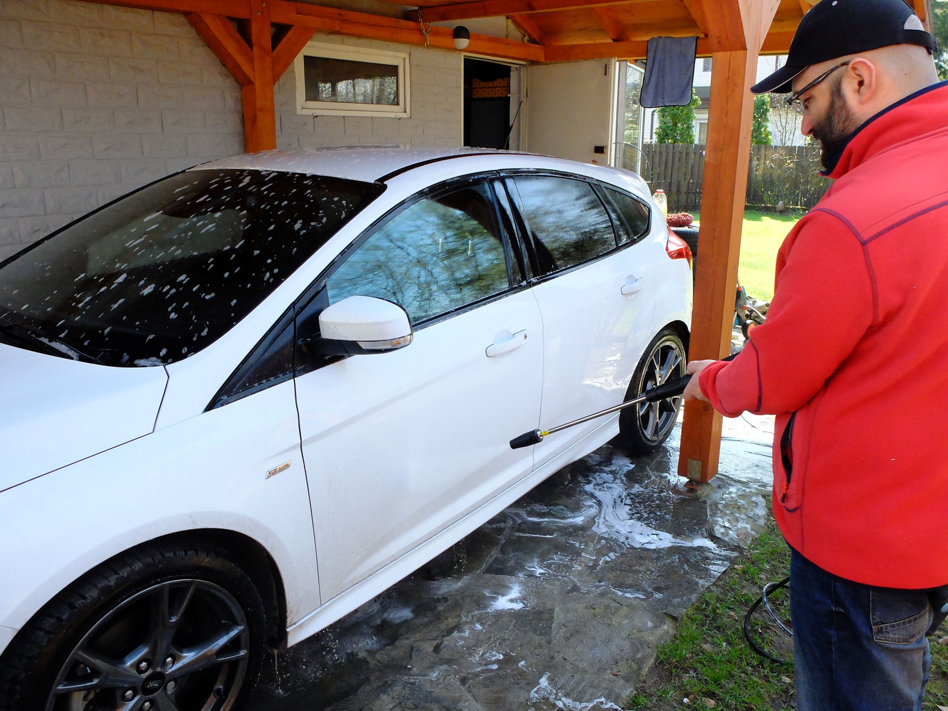 Myjka ciśnieniowa - jaką wybrać i jak jej używać