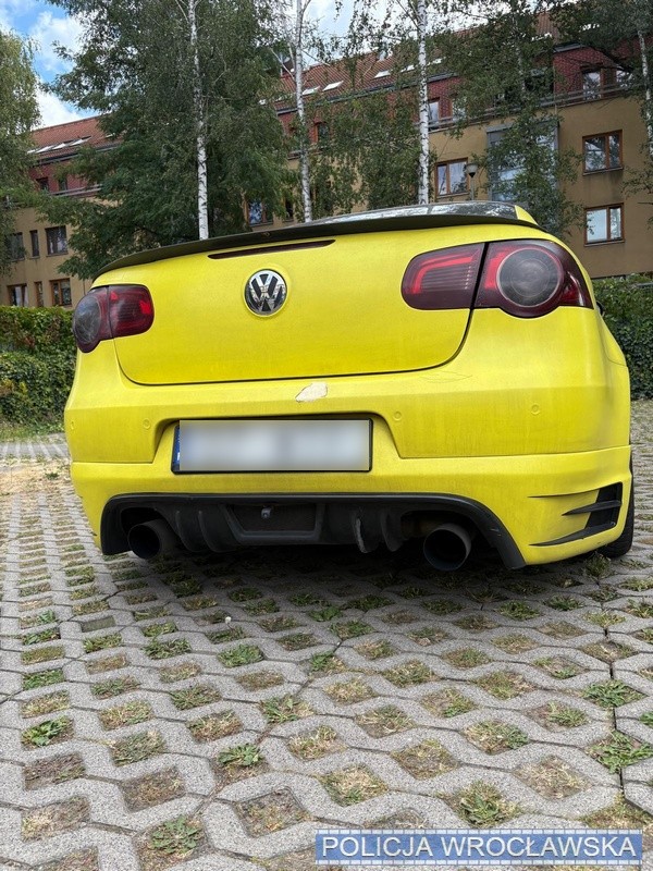 Wrocławska drogówka sprawdzała wydechy w samochodach