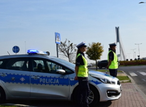 Policjanci prowadzili rutynową kontrolę. Zatrzymali 8 praw jazdy