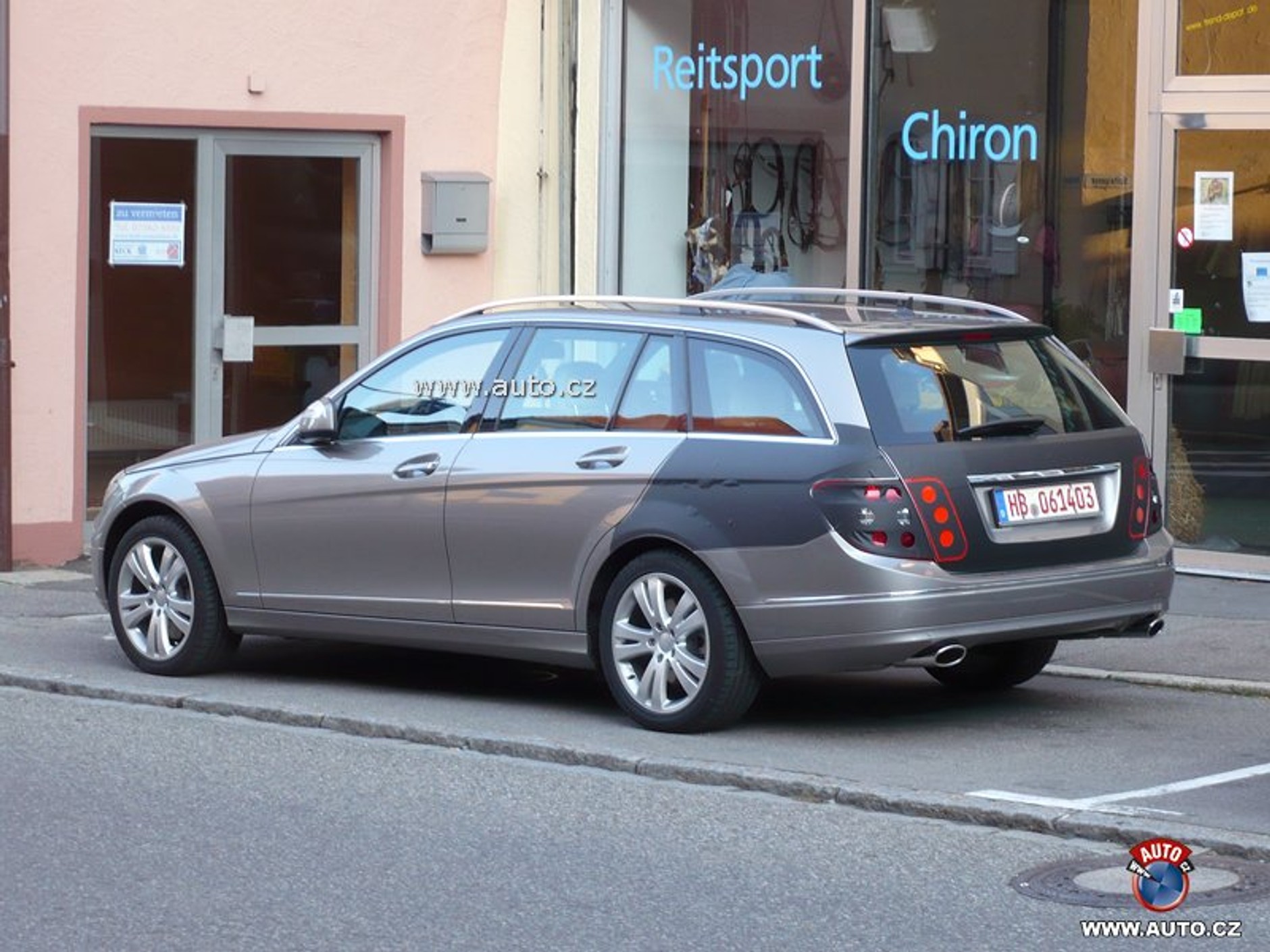 Zdjęcia szpiegowskie: Kombi Mercedes-Benz klasy C w zbliżeniu (premiera już wkrótce)