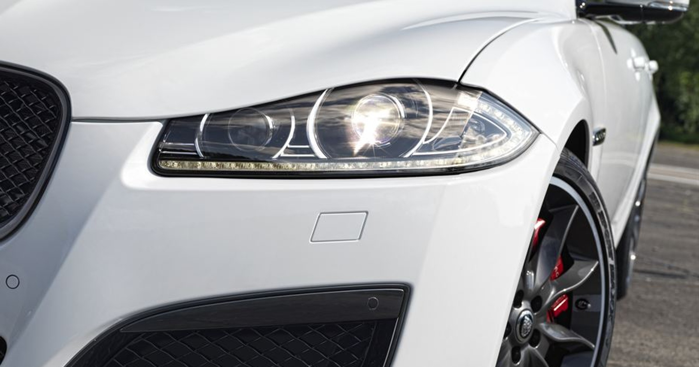 Moskwa 2012: AWD i 510 KM w Jaguarze XFR