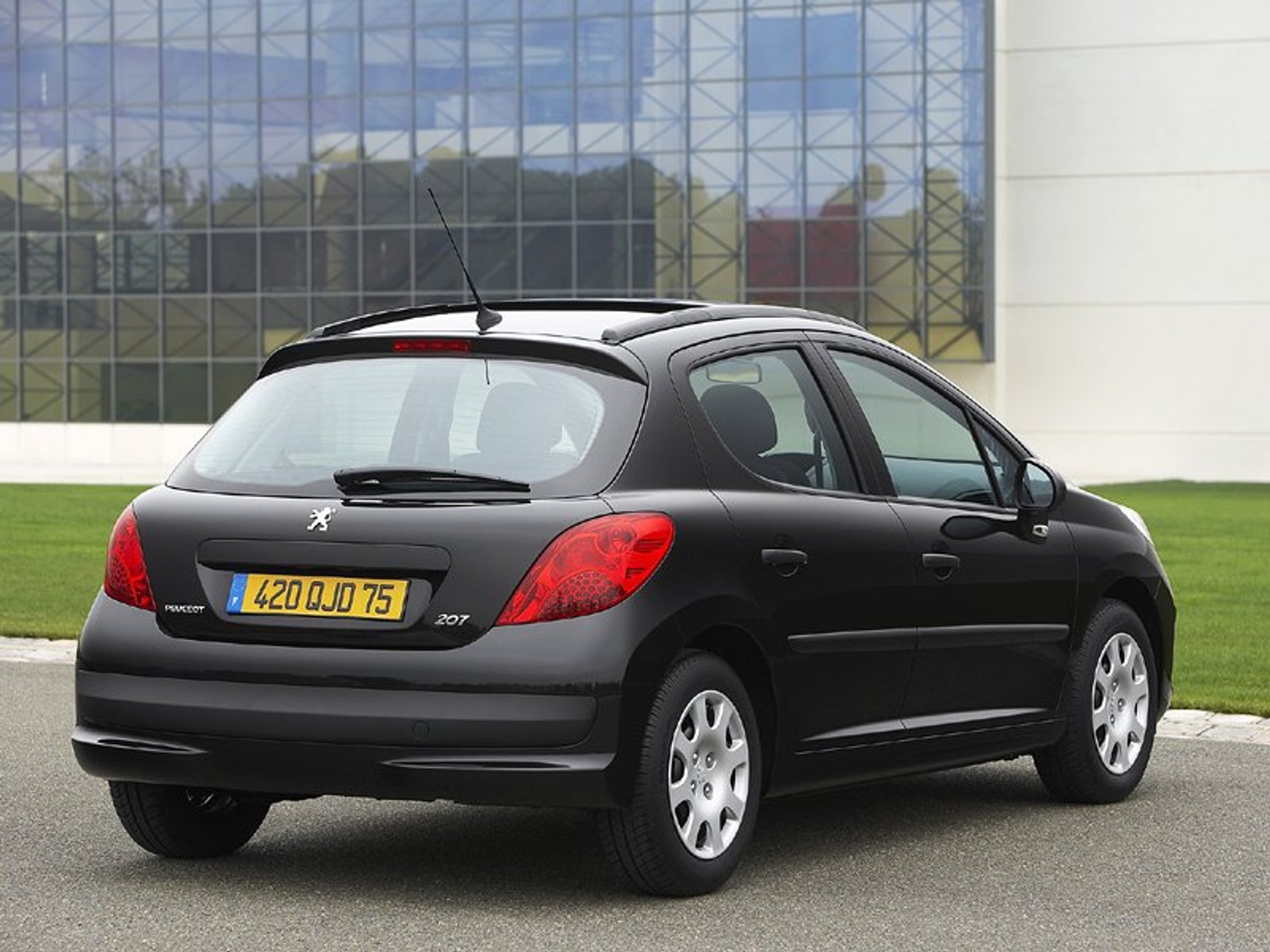 Zdjecia szpiegowskie: nowy Peugeot 308, czyli 407 + 207 = 308