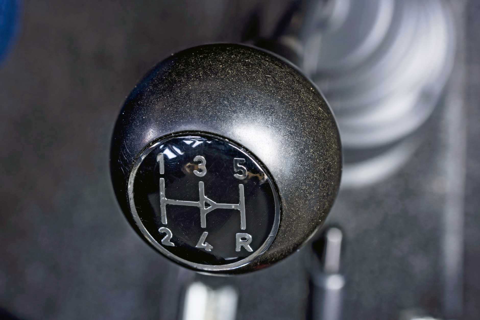 Wraz ze skrzynią 915 położenie zmieniła "jedynka" – z w lewo i do tyłu w położenie klasyczne – w lewo i do przodu.